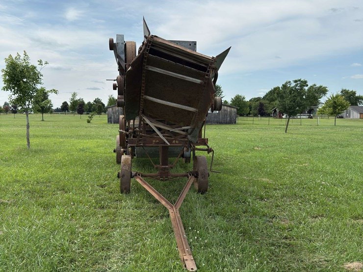 baker-threshing-machine-image-2