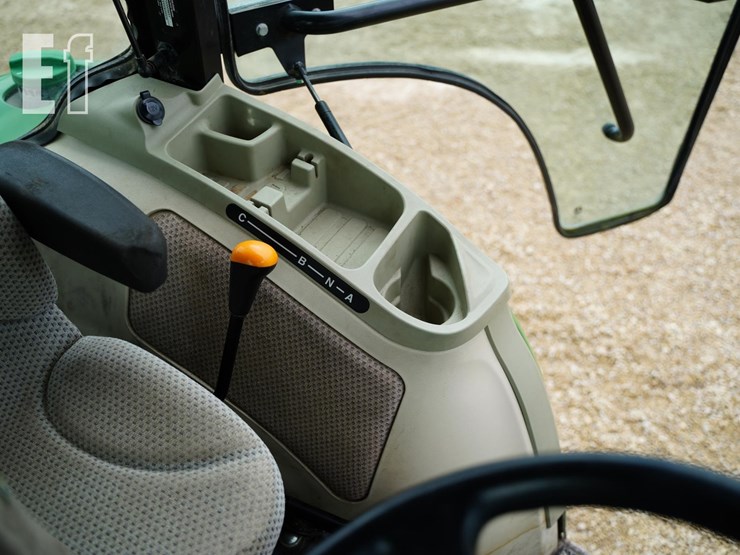 john-deere-4044r-image-35