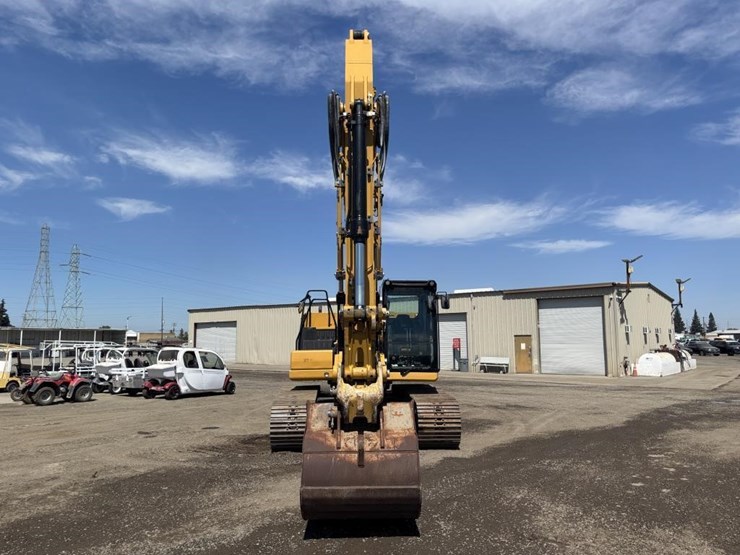2020-caterpillar-320-image-6