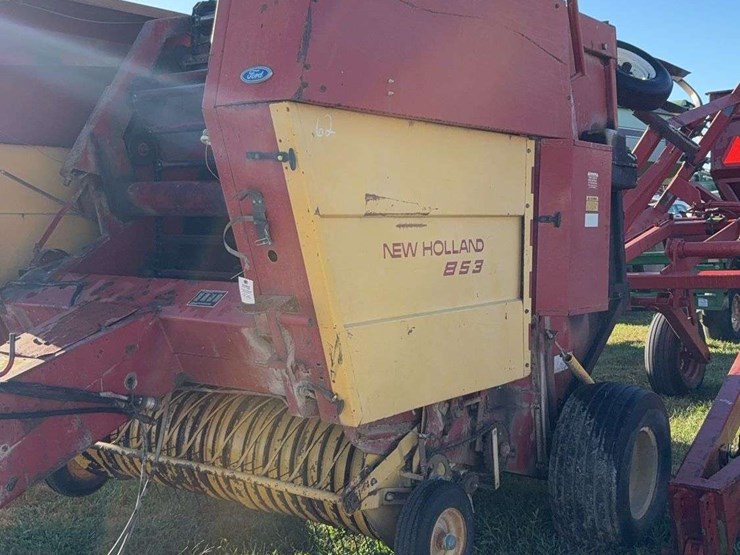 new-holland-853-image-3
