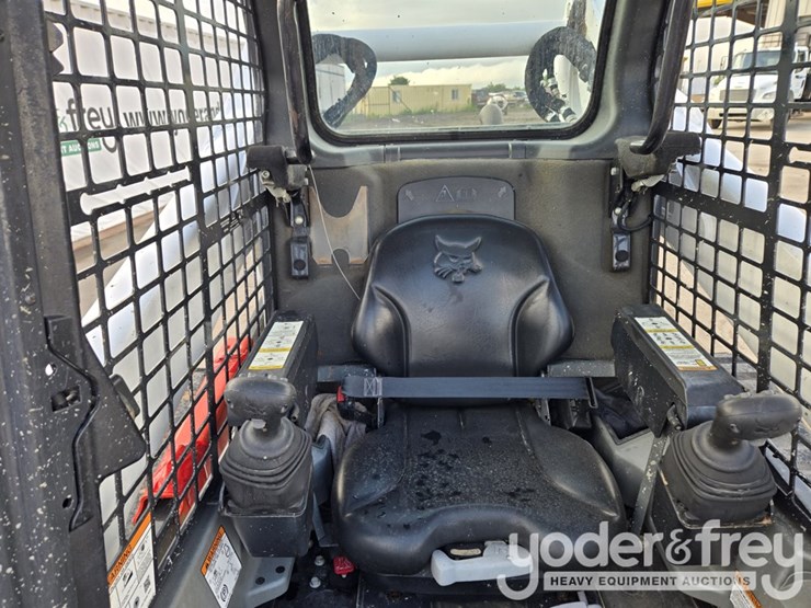 2022-bobcat-t770-image-36