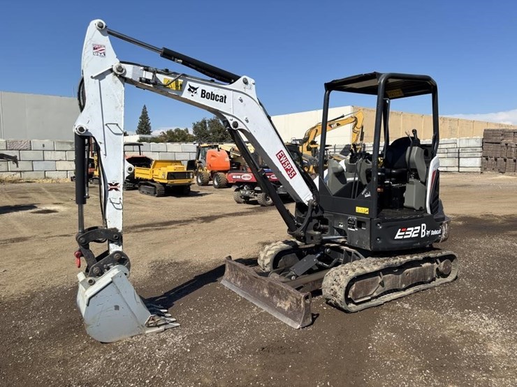 2020-bobcat-e32i-image-1