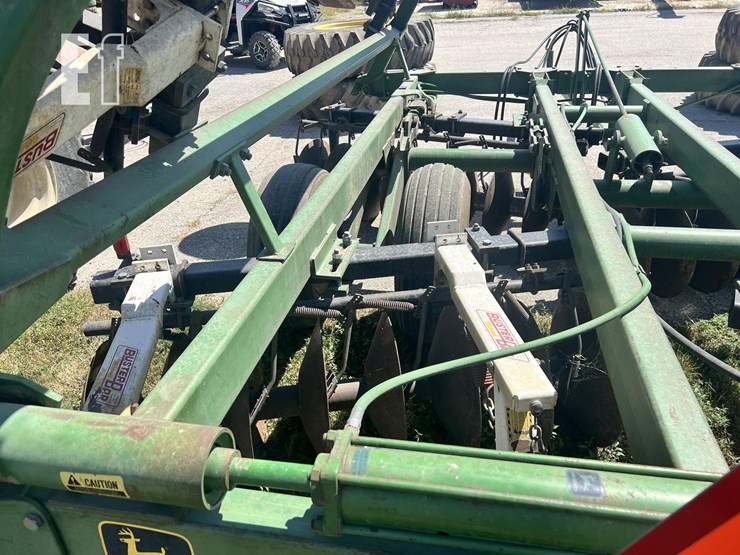 john-deere-230-image-14