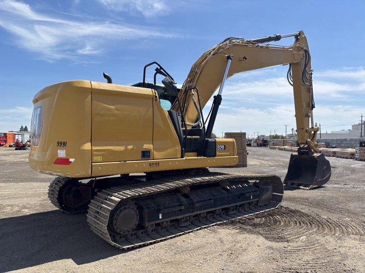 2020-caterpillar-320-image-3