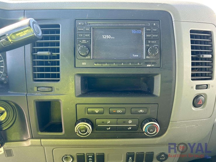 2012-nissan-nv2500hd-image-15