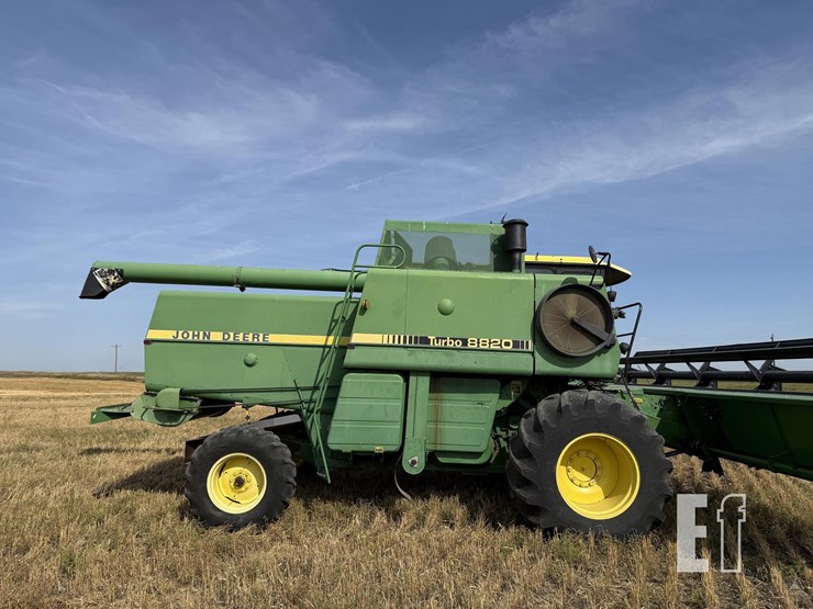 1983-john-deere-8820-image-4