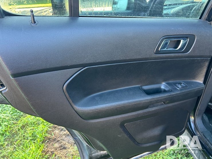2018-ford-explorer-image-21