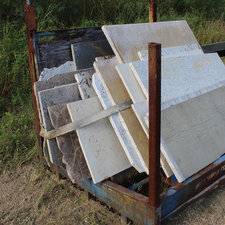 #22754 • 1 LOT OF GRANITE SLAB AND RACK