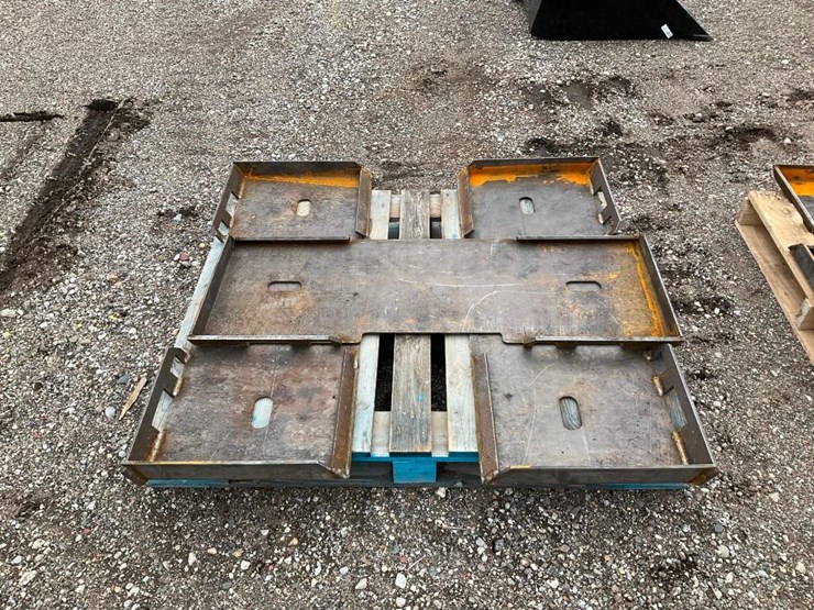#613-•-lot-of-3-skid-steer-frames-image-4