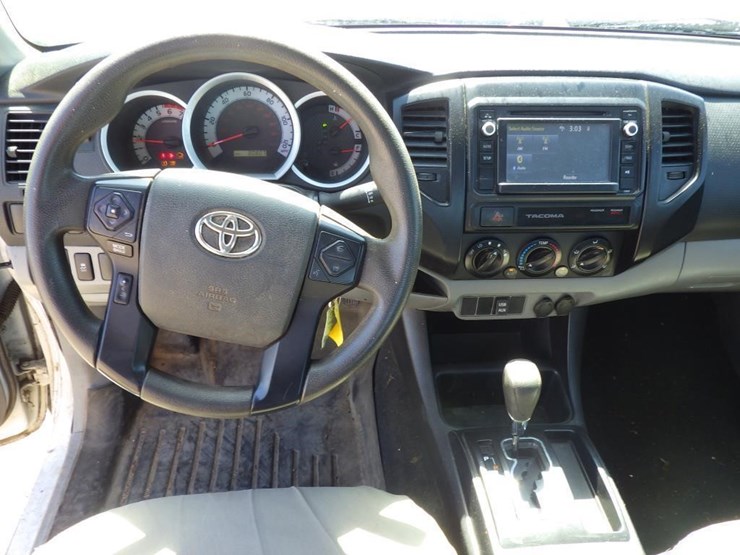 2015-toyota-tacoma-image-7