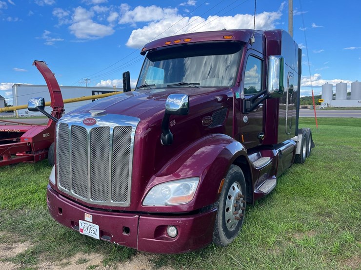 2015-peterbilt-579-image-1