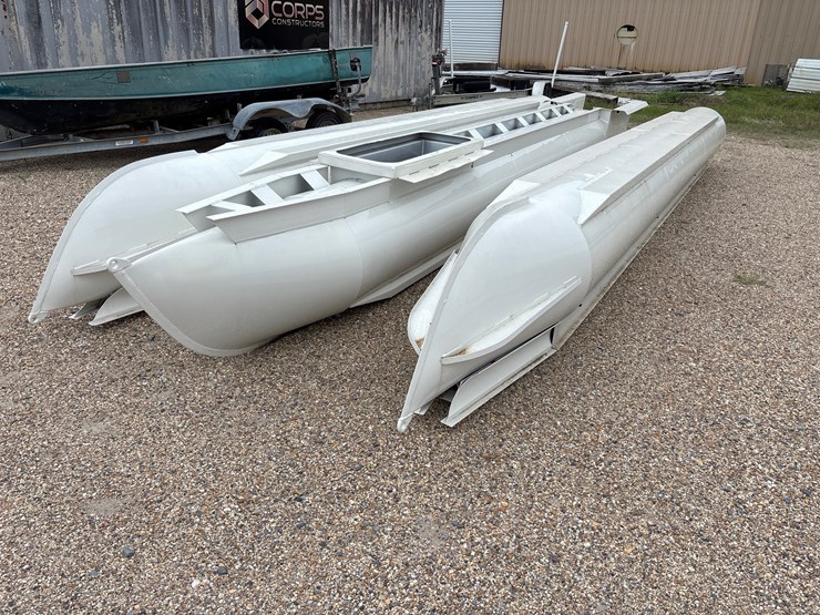 #23062-•-lot-of-tri-pontoons-image-2