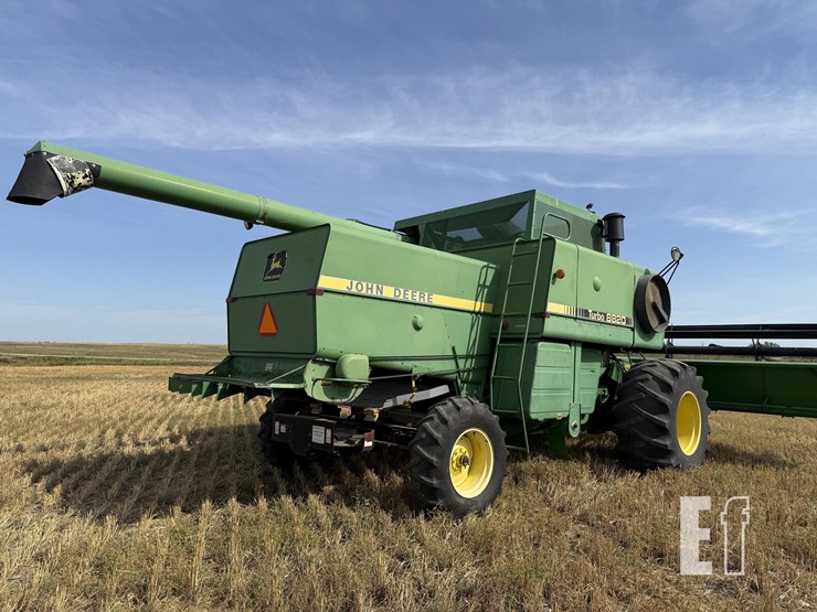 1983-john-deere-8820-image-3
