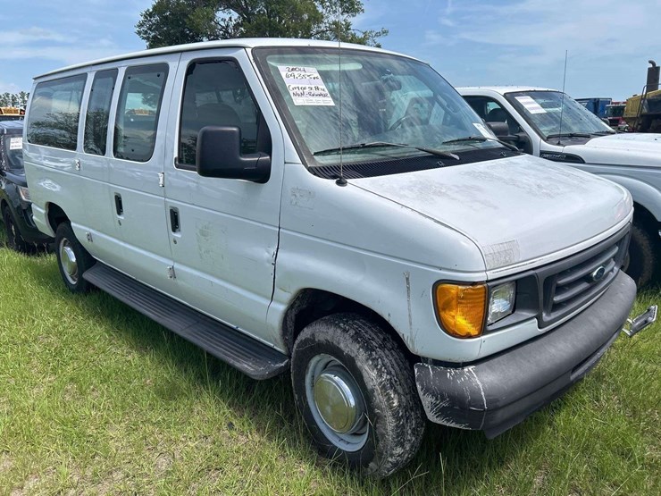 2004-ford-e350-image-2