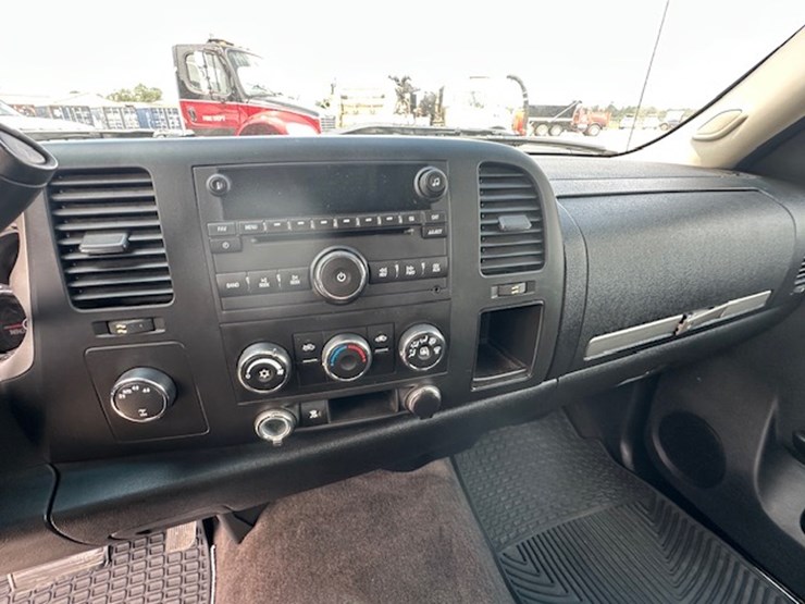 2010-chevrolet-silverado-image-39