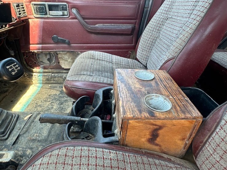 #22910-•-1984-jeep-image-38