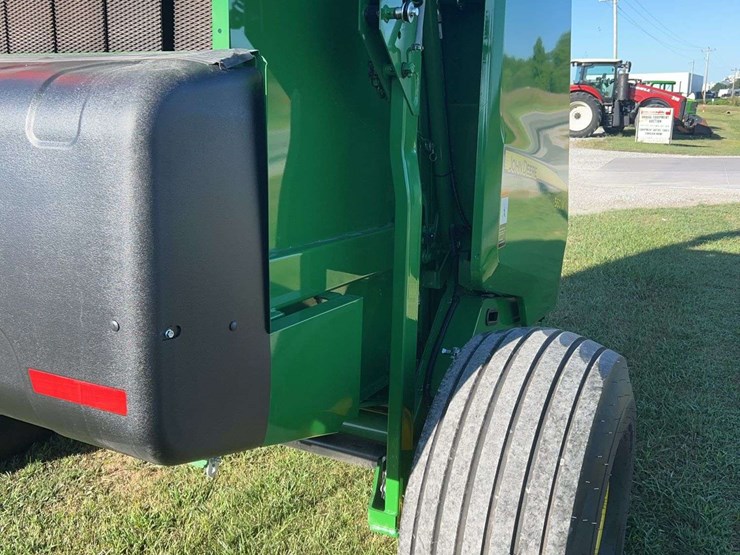 2020-john-deere-560m-image-16