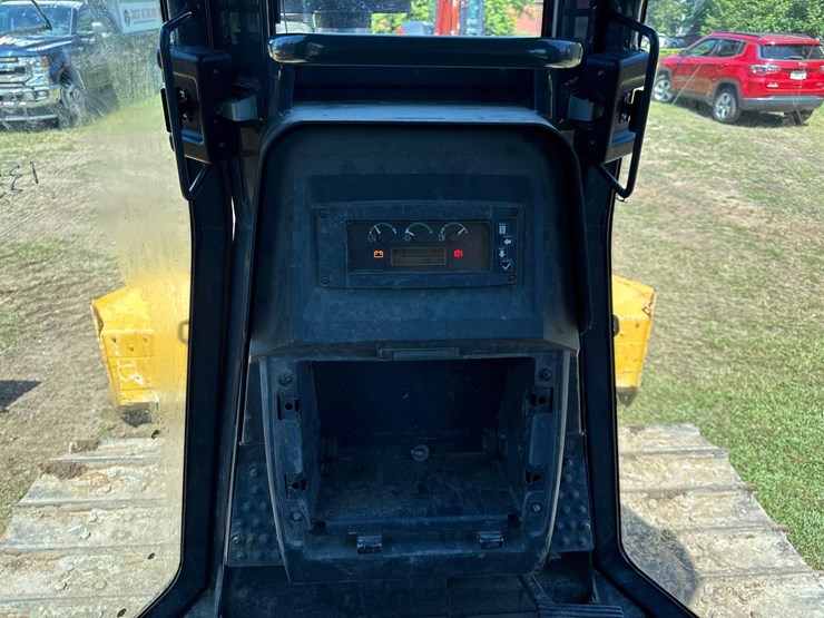 2022-deere-550k-lgp-image-15