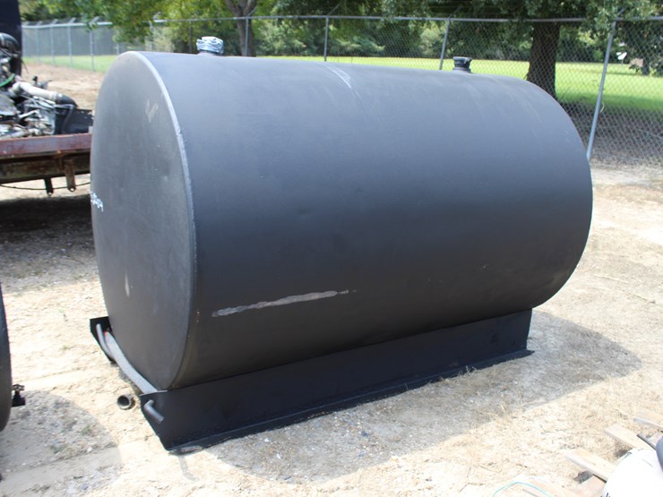 #23204-•-500-gallon-fuel-tank-on-skid-image-1