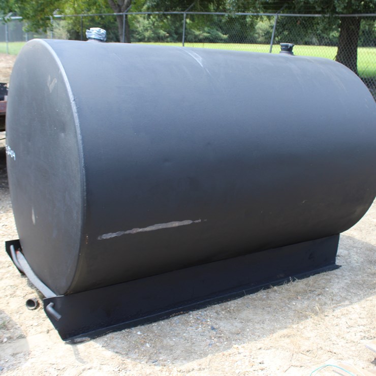 #23204 • 500 GALLON FUEL TANK ON SKID