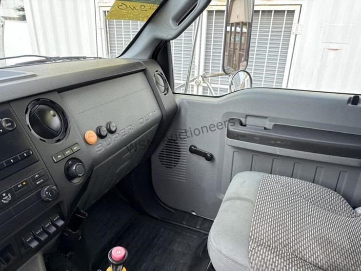 2012-ford-f750-image-28