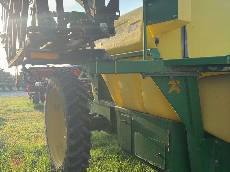 top-air-1200-sprayer,-90ft-boom,-monitor-control-box,-manual,-hydraulic-drive,-1200-gallon-tank,-used-this-spring,-20"-spacing,-320/90r46-tires-image-5