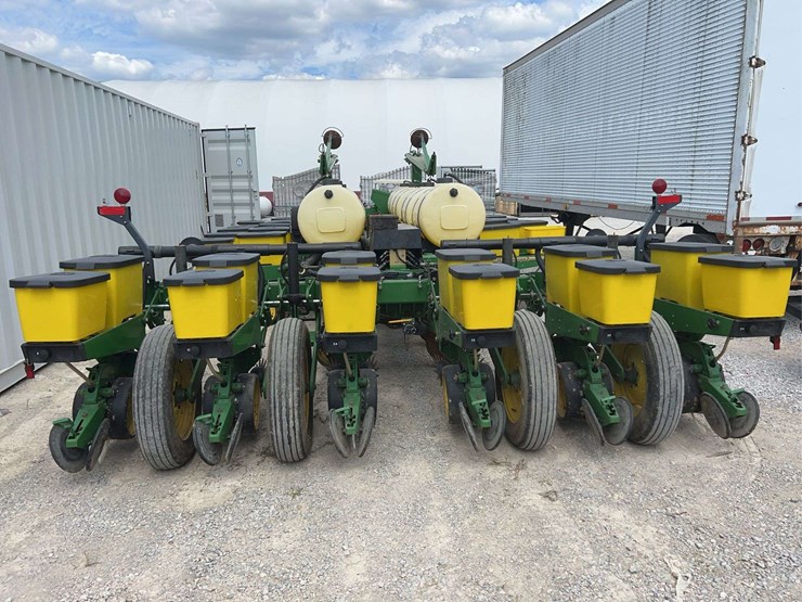 john-deere-7200-image-16