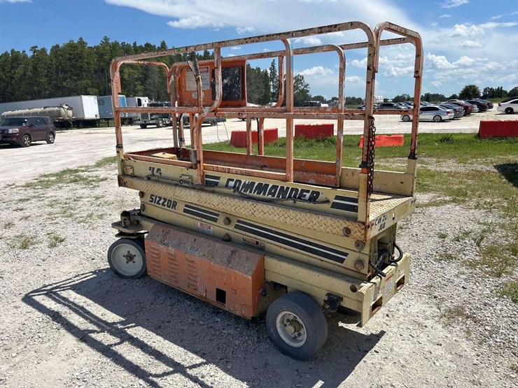 1996-jlg-commander-cm2033-20ft-electric-scissor-lift-image-4