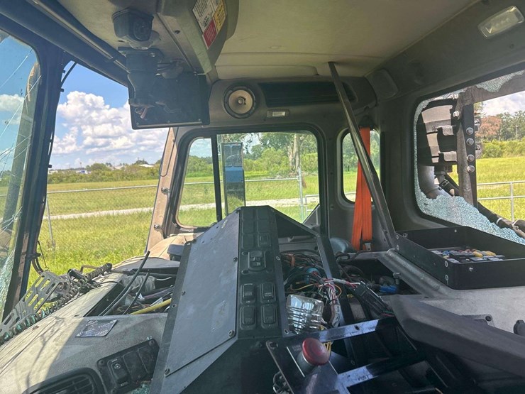 2020-peterbilt-520-image-19