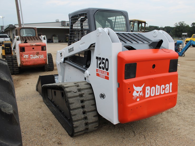 bobcat-t250-image-3