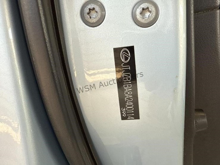 2010-lexus-rx-450h-hybrid-suv-image-15