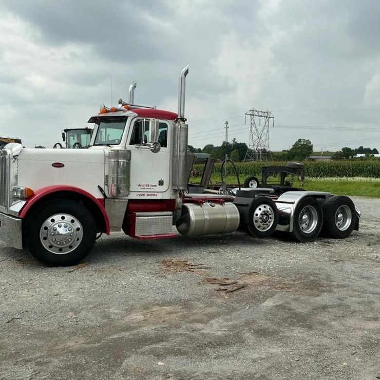 #502 • 2004 Peterbilt Truck