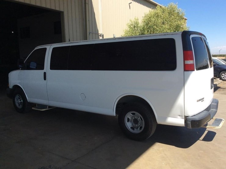 2013-chevrolet-3500-image-3