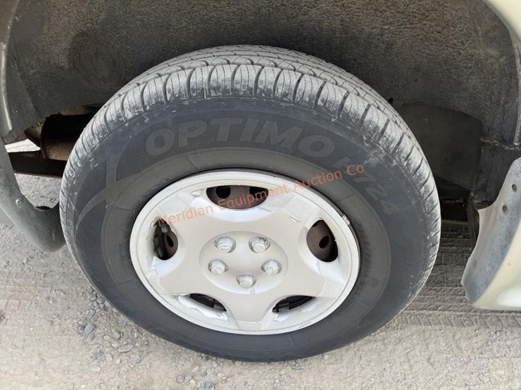2002-toyota-sienna-le-image-3