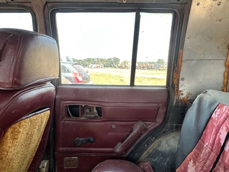 #22910-•-1984-jeep-image-26