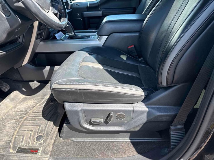 2020-ford-f150-platinum-image-30