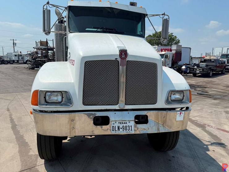 2005-kenworth-t300-image-3