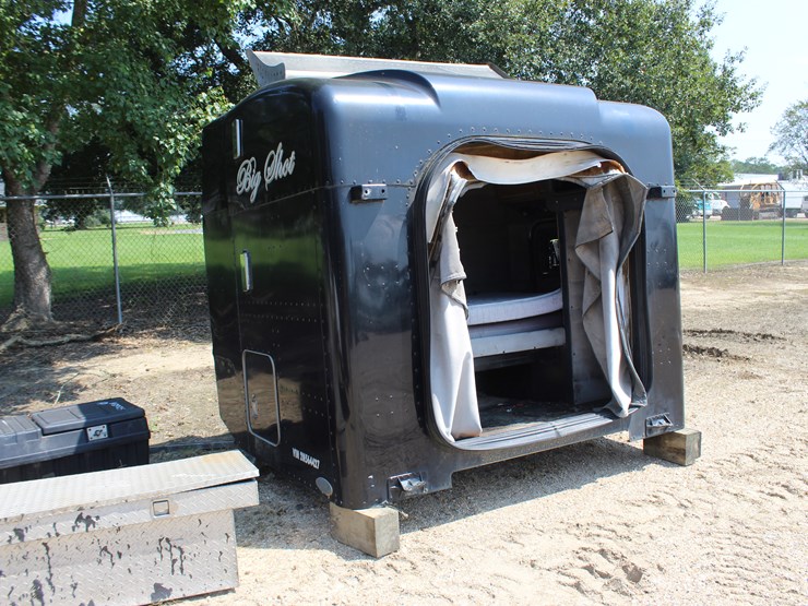 #23036-•-379-peterbilt-sleeper/-just-the-body-image-2