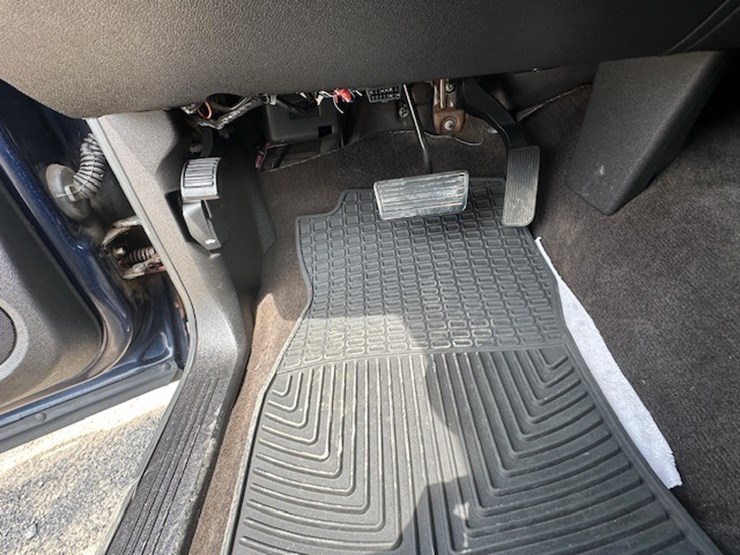 2010-chevrolet-silverado-image-43