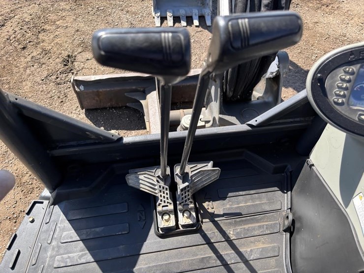 2020-bobcat-e32i-image-30