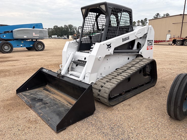 bobcat-t250-image-17