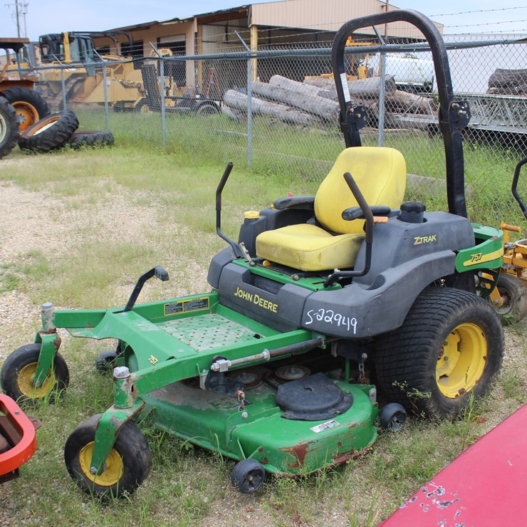 JOHN DEERE 757