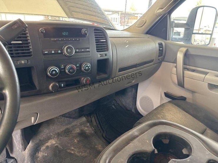 2014-chevrolet-silverado-2500hd-image-19