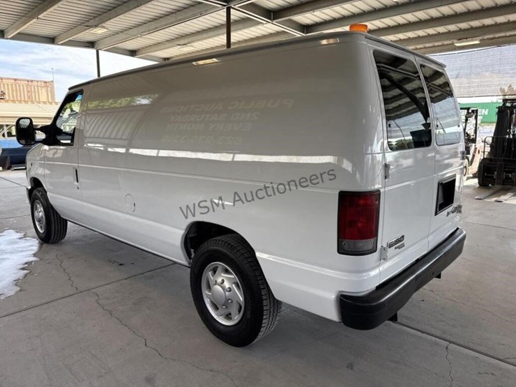 2012-ford-cargo-image-5