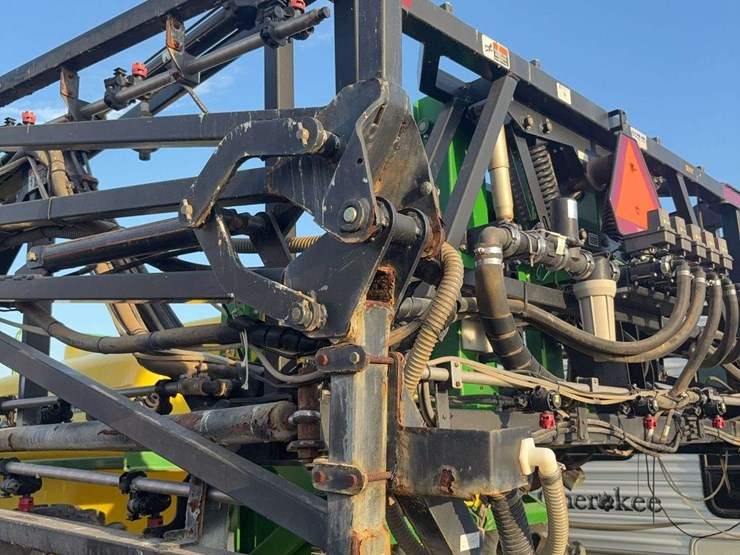 top-air-1200-sprayer,-90ft-boom,-monitor-control-box,-manual,-hydraulic-drive,-1200-gallon-tank,-used-this-spring,-20"-spacing,-320/90r46-tires-image-15