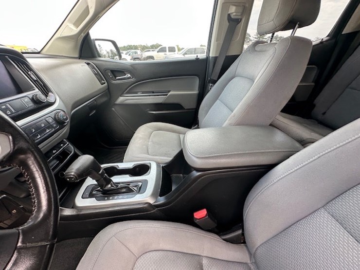 2020-chevrolet-colorado-image-37