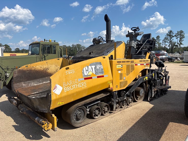 2017-caterpillar-ap-1055f-image-1