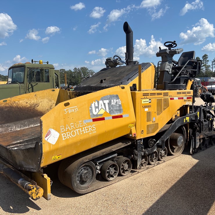 2017 CATERPILLAR AP-1055F