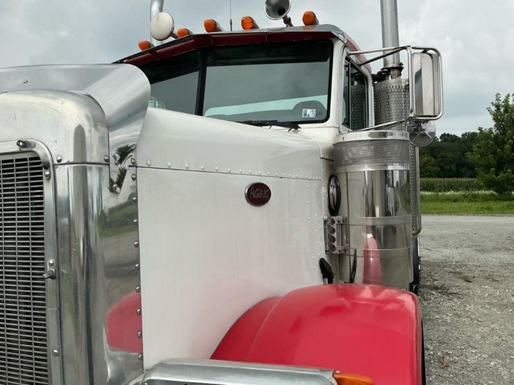 #502-•-2004-peterbilt-truck-image-15