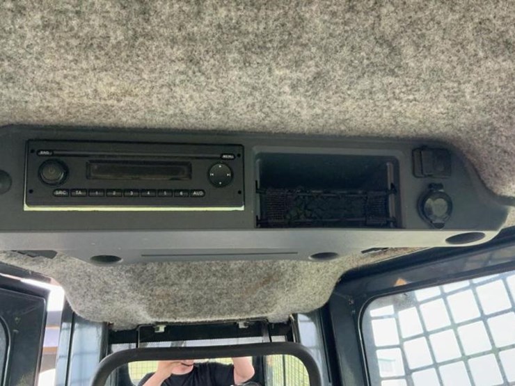 2017-deere-450k-lgp-image-70